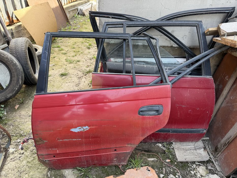 Продам двери на таиота карина е универсал