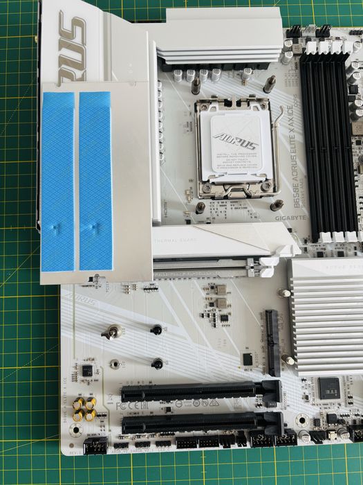Placa de baza Gaming AM5 b650e aorus gigabyte ice alba