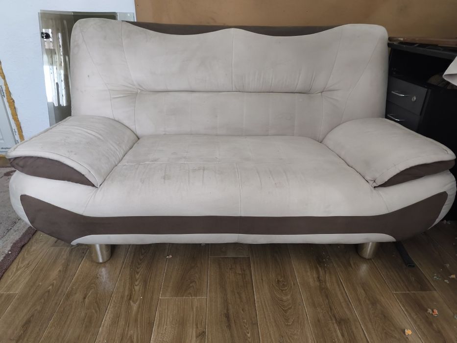 Canapele piele întoarsă
