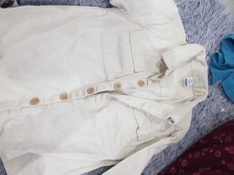 Запазени детски ризи, носени само по 1 път