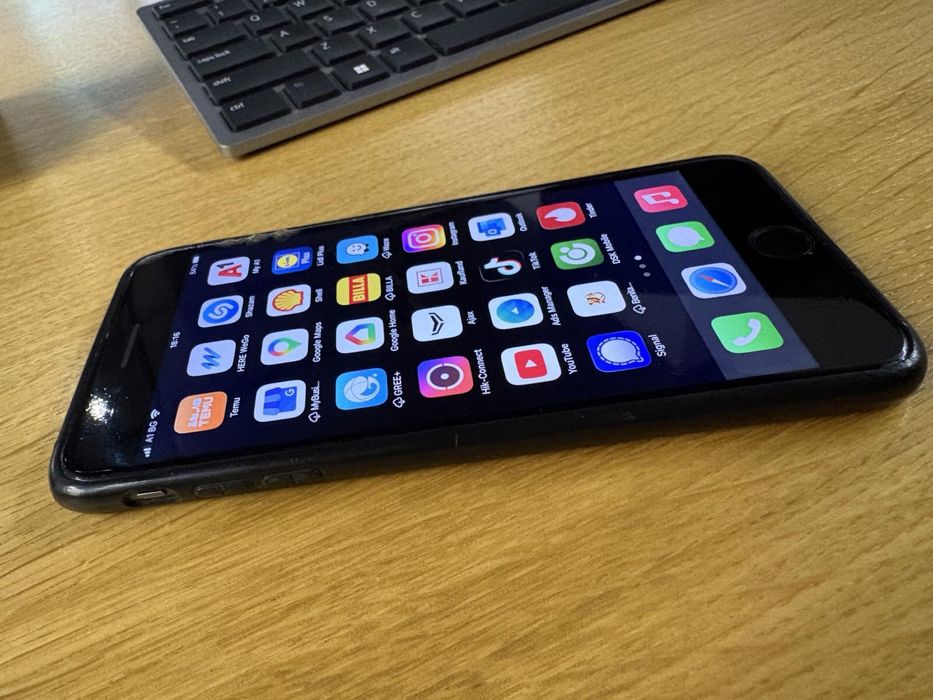 Продавам Iphone 8 plus