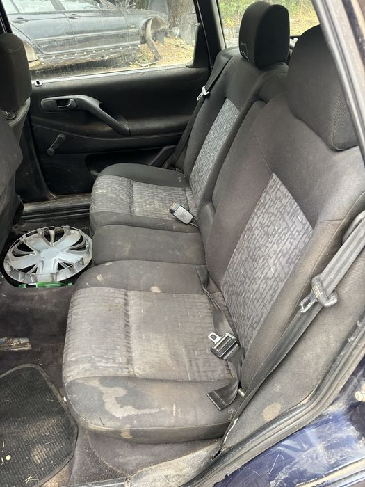 Фолксваген Пасат 1.6 само на бензин. Само на части.