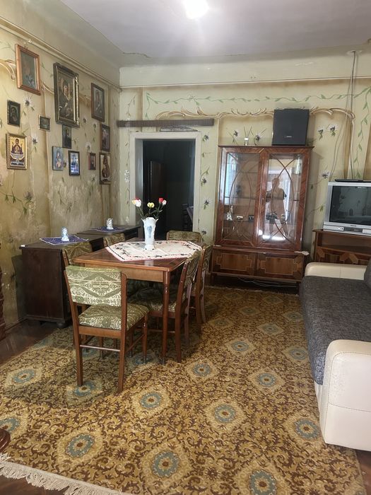 Vand apartament la casa