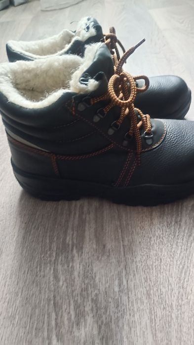 Продам зимние ботинки рабочие