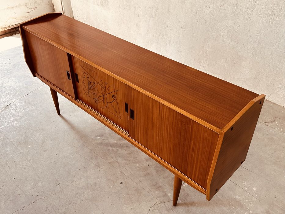 Италиански дизайнерски сайдборд Mid-Century Modern – стил Gio Ponti