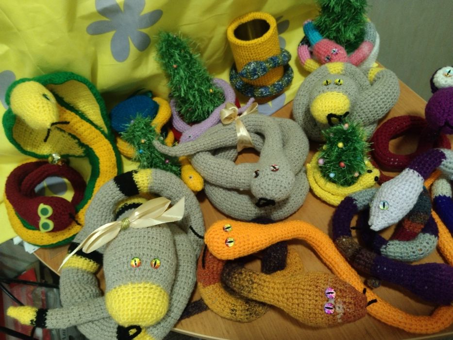 Новогодние сувениры и подарки