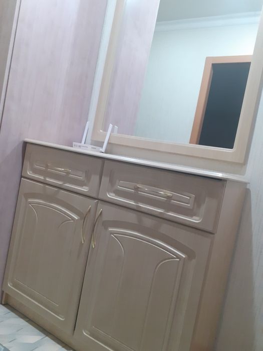 Продам камод с зеркалам