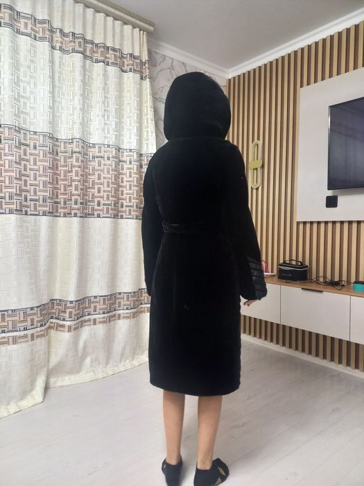 Продам шубу чёрного цвета