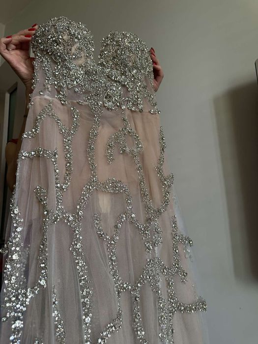 Абитуриентска рокля -пепел от рози