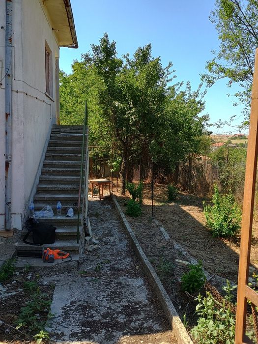 Къща с двор с.Изворско