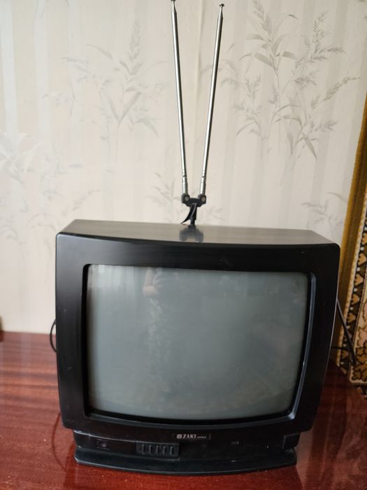 Телевизор цветной "ZAKI" JAPAN 35cm