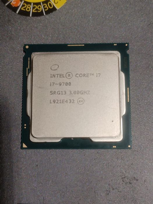 Procesor i7 -9700 preț buc