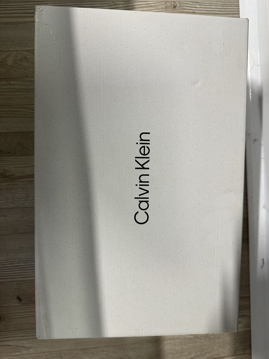 Продавам обувки Calvin Klein