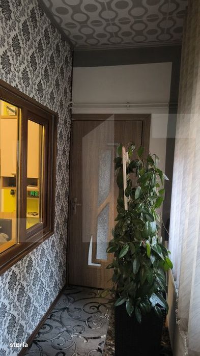 Casa,6 camere ,curte comuna in zona buna