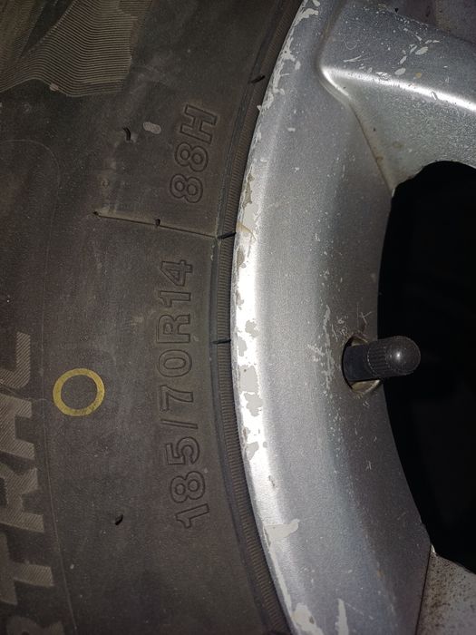 Продам резину размер 185/70R14 5×100