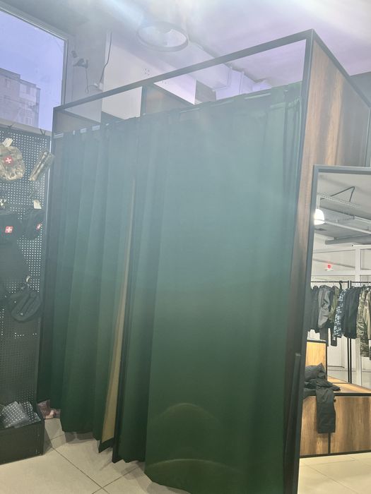 Примерочная с зеркалами со шторами