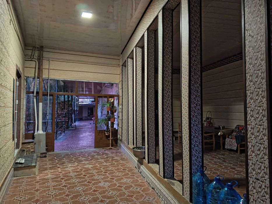 Uy sotiladi. 18 sotix