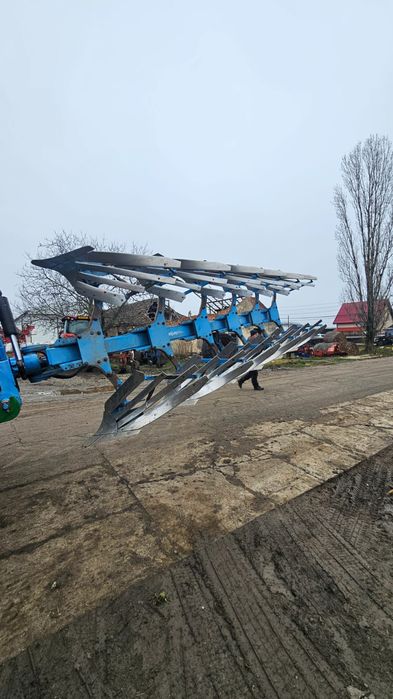 Vând  plug  lemken  cu 7 capuri