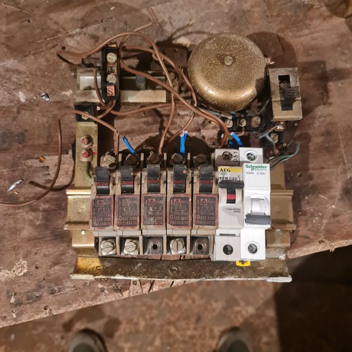 Vand panou electric cu sigurante