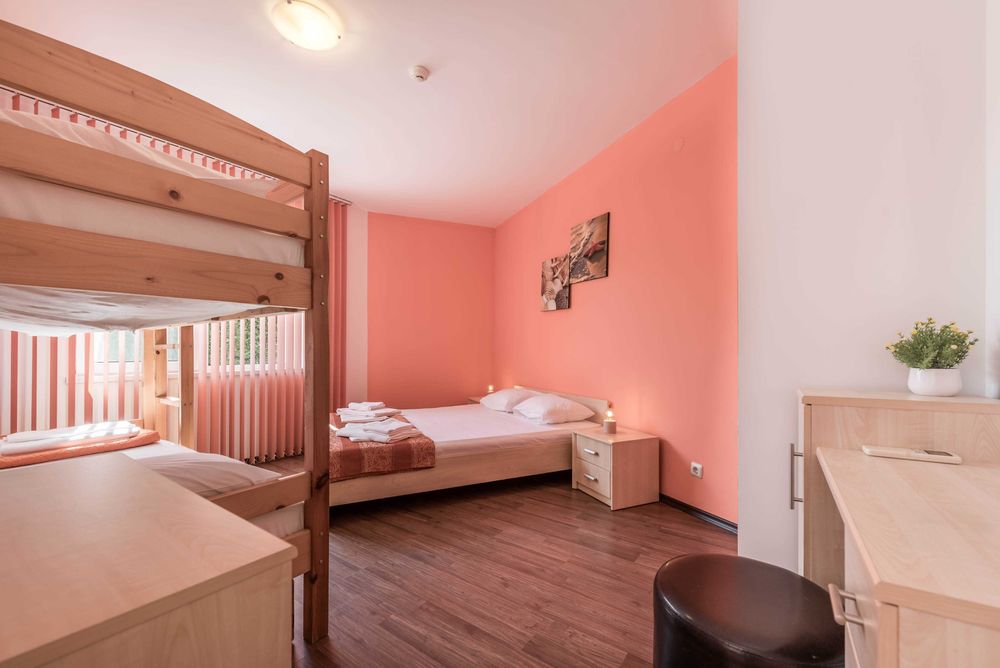 Дава се под наем Двустаен апартамент в к.к. Златни пясъци - 61 кв.м за 357 € - Снимка #2