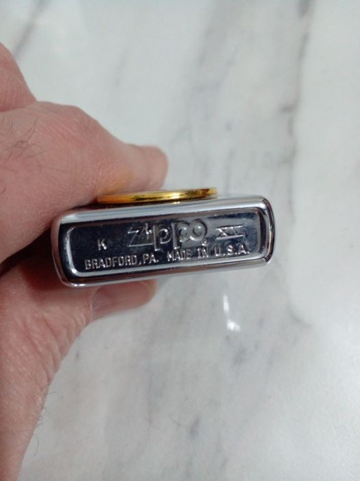 Продам зажигалка Zippo оригинал