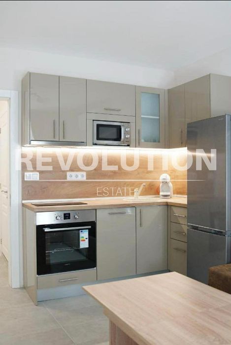 Дава се под наем Двустаен апартамент в Варна, ВИНС - 65 кв.м за 698.19 € - Снимка #1