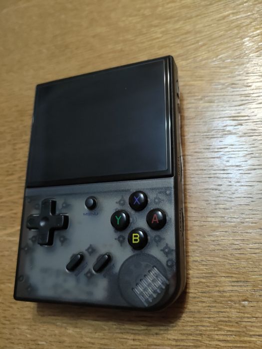 Anbernic Rg35xx Plus + Husa