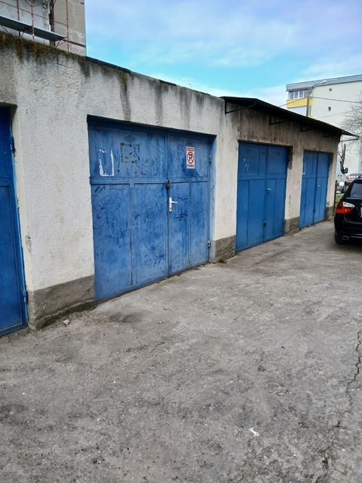 Vând garaj în calan