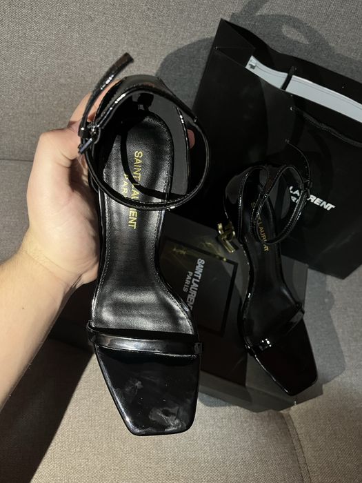 Pantofi Yves Saint Laurent noi marimea 37,38