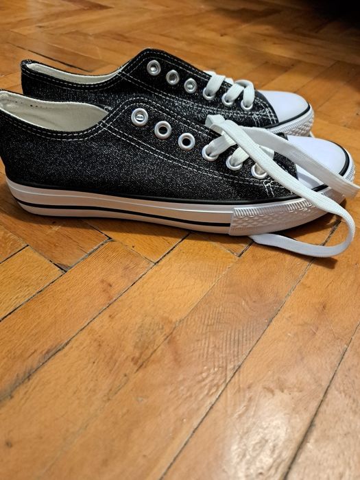 Converse  noi mărimea 37