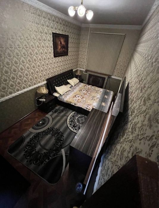 Буюк Ипак Йули Метро максим горький Художников