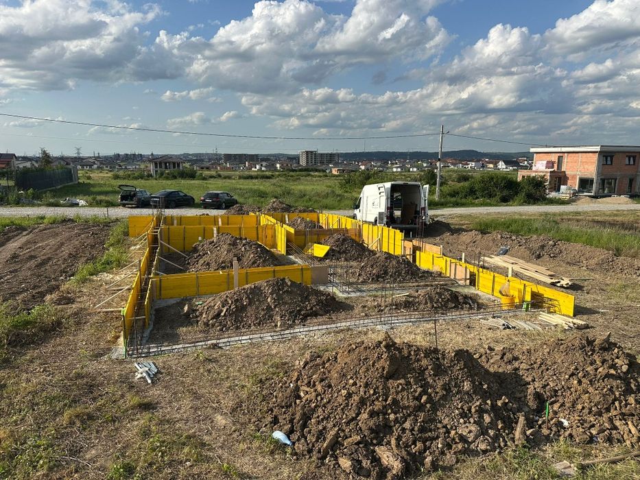 Execut  fundatii pentru case sau garduri