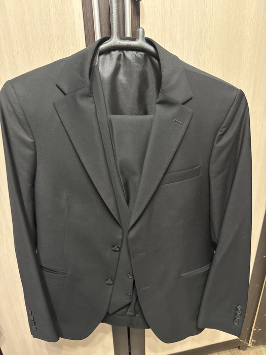 Продаю мужской костюм