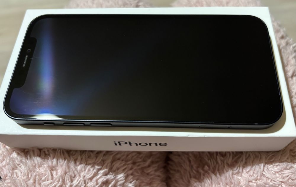 iPhone 12 64GB отличен