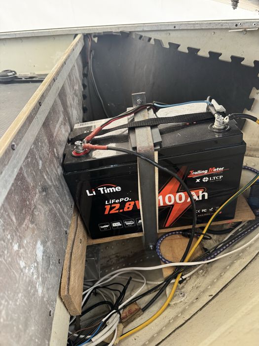 Barca aluminiu Canadian 434 cu motor si peridoc