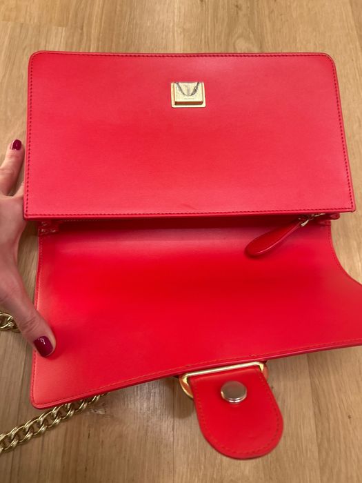 Червена Чанта Пинко със златна верига