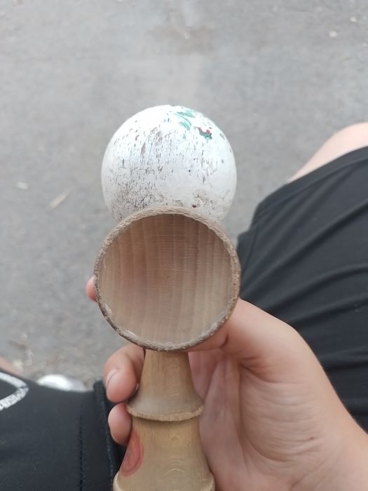 Kendama Europe record plus grip antiskid v2 cupe v2 bevel v3 a avut grip antiskid acum are antiskid v1 mai are grip nu e in stare buna dar este căutat