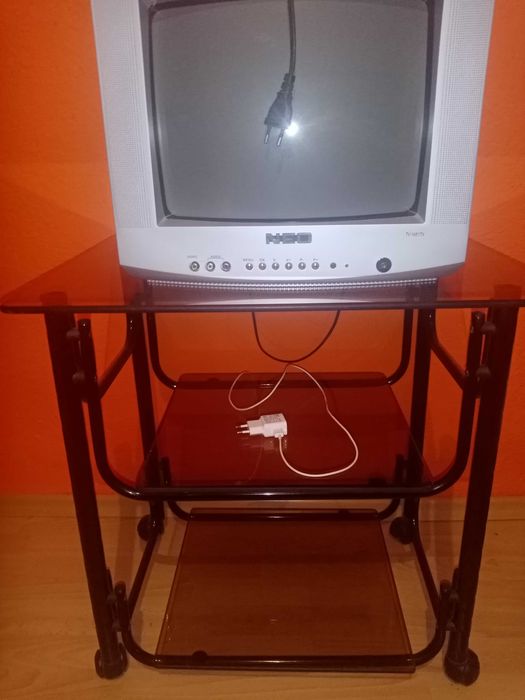 Продавам стъклена масичка