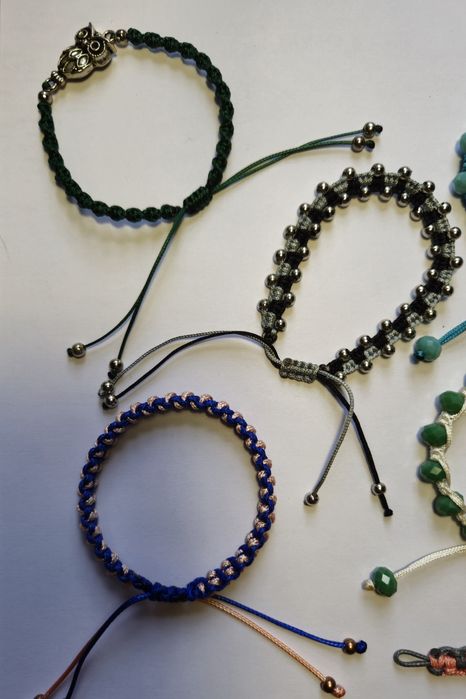 Ръчно изработени гривни от естествени камъни