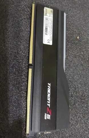 24GB DDR5 8000MT/s CL40 - G.Skill TridentZ RGB , част от кит 48GB