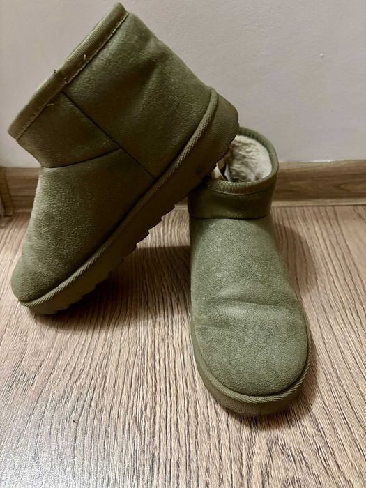 Ghete de iarna de tip UGG