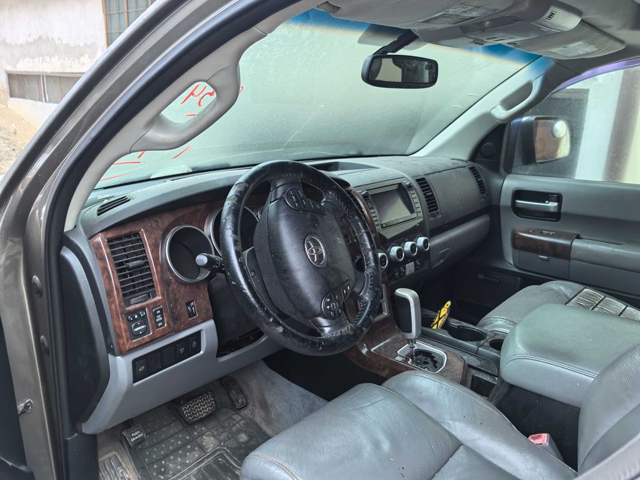 Тойота секвоя на ЧАСТИ 5.7 2010 г