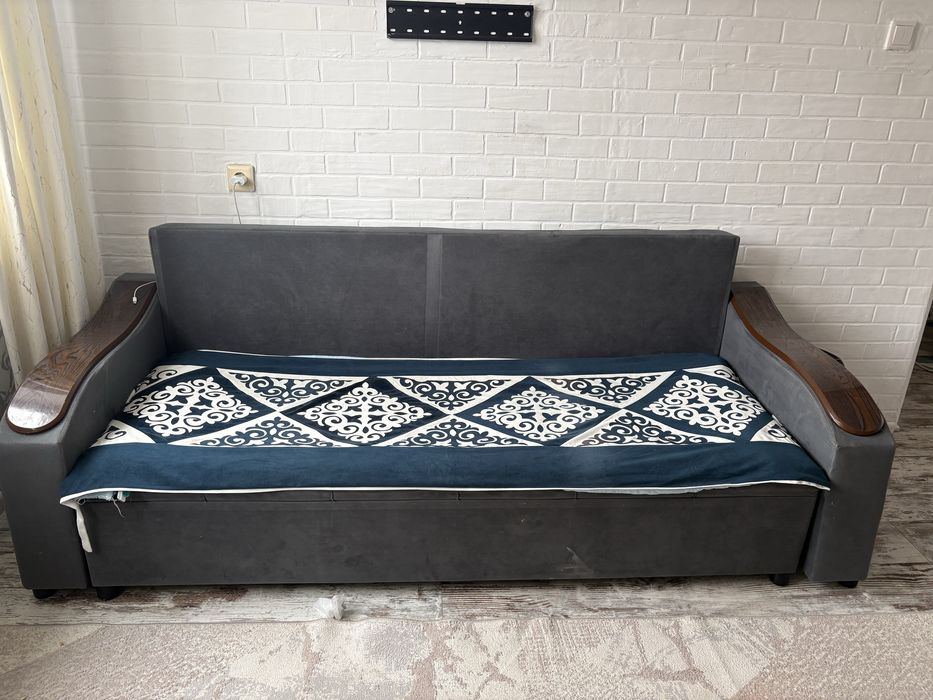 Срочно продам диван