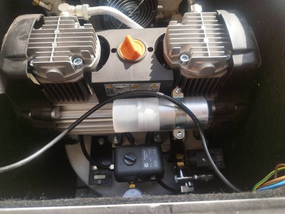 Безмаслен зъболекарски компресор