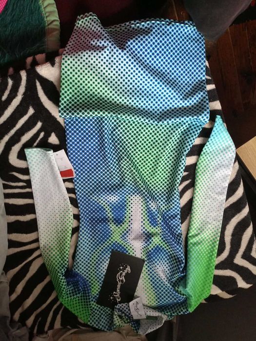 рокля за дама ,много красива  нова