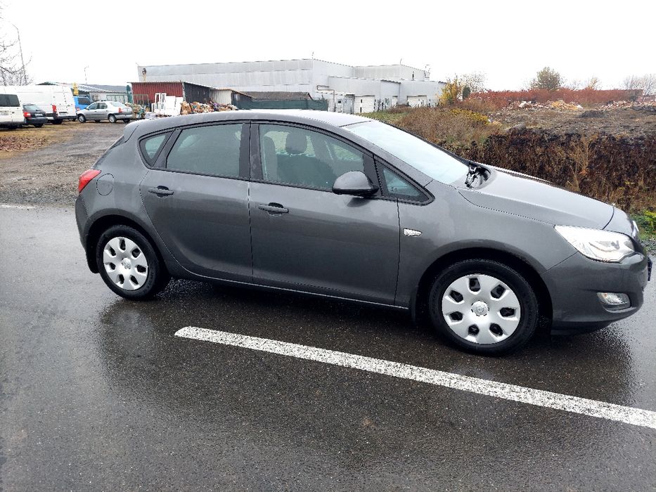Vând Opel Astra J 1.4 benzina