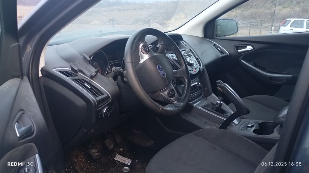 Dezmembrez Ford Focus Ghia 1.6 Tdci 2013
