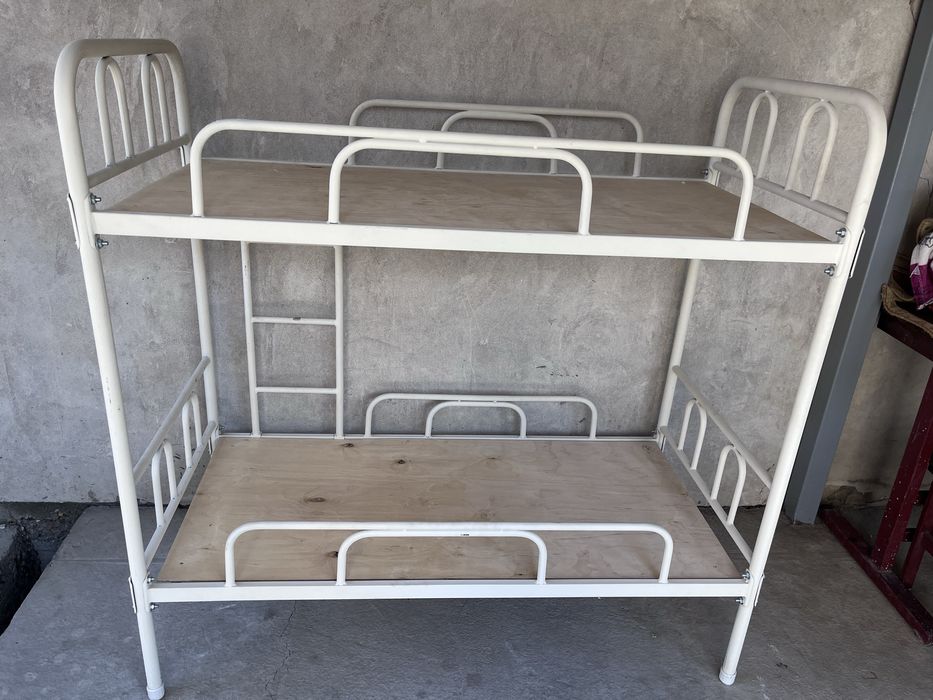 Детский кровать.