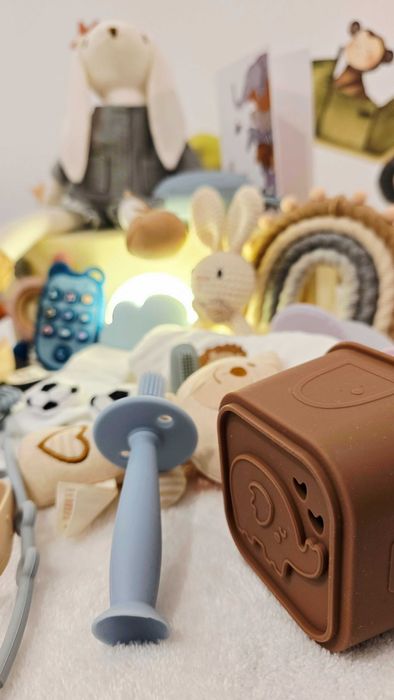 Baby box complet • Jucarii + ingrijire + decor