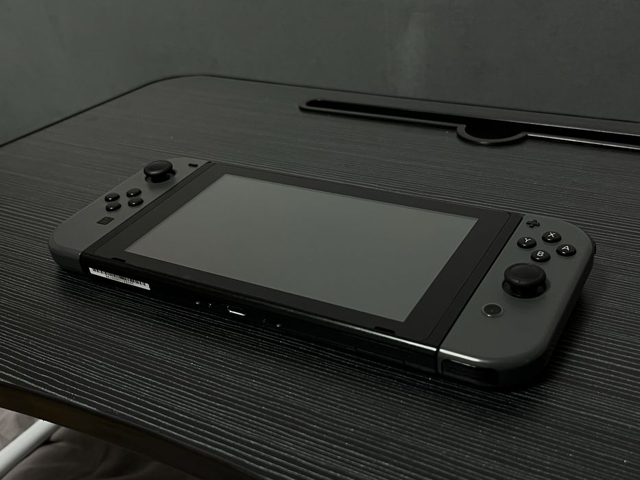 Продам взломанную nintendo switch